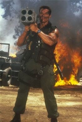 Чехол из раздела Прикольные рисунки Шварценеггер с базукой для Apple iPhone 12 2