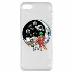 Чехол из раздела Abstactionist Astronaut with alien eating pizza для Apple iPhone 5 - FATLINE Чехол из раздела Abstactionist Astronaut with alien eating pizza для Apple iPhone 5