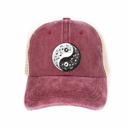 Кепки-тракеры тай-дай