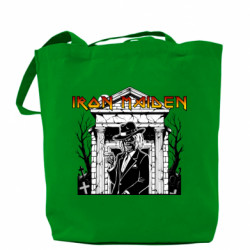 Шоппер монстр на кладовищі. iron maiden
